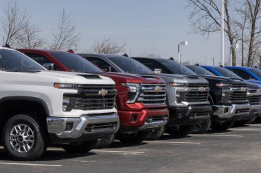 Plainfield - 2 Mart 2025 Chevrolet Silverado 2500 bir galeride sergileniyor. Chevy, LT, LTZ, Z71 ve High Country modellerinde Silverado 2500 sunar..
