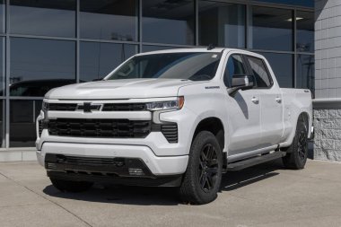 Plainfield - 2 Mart 2025 Chevrolet Silverado 1500 mürettebat RST 4WD ekran. Chevy, 3.0L Duramax Diesel motorlu Silverado 1500 'ü sunar. MY:2025