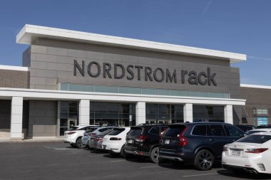 Indianapolis - 2 Mart 2025 Nordstrom Rack alışveriş merkezi. Nordstrom hizmet ve modayla ünlüdür..