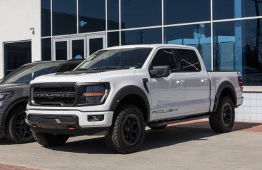 Balıkçılar - 9 Mart 2025: Ford F-150 Roush XLT sergisi. Ford, 5.0L Doğrudan Enjeksiyon V8 motoru ile Roush F150 'yi sunar. MY:2024