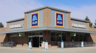 Anderson - 18 Mart 2025: Aldi Discount Süpermarket. Aldi bir dizi market eşyası satıyor. 30 Saniye Şarjörü.