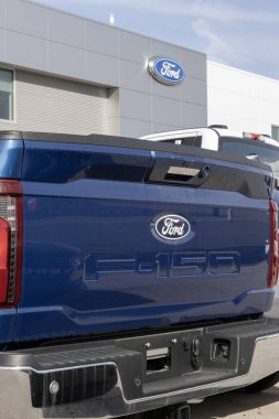 Indianapolis - 21 Mart 2025 Ford F-150 pikap görüntüsü. Ford, XL, STX, XLT, Lariat, TREMOR, King Ranch, Platinum ve Raptor modellerinde F150 sunar..
