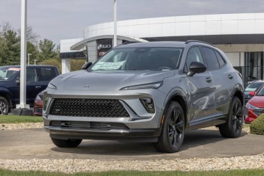 Kokomo - 13 Nisan 2025: Buick Envision Sport Touring ST sergisi. Buick, Envision 'a 2.0 L Turboşarjlı motor sunuyor. MY:2025