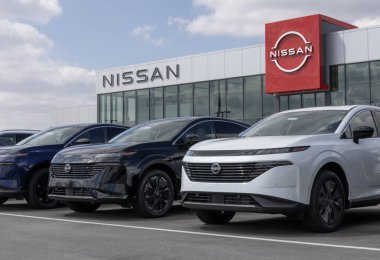 Lafayette - 11 Nisan 2025 Nissan Murano bir galeride sergileniyor. Nissan Murano 'yu SV, SL ve Platinum modellerinde sunar. MY:2025