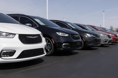 Kokomo - 13 Nisan 2025: Chrysler Pacifica minivan bir bayilikte. Chrysler Pacifica 'yı 