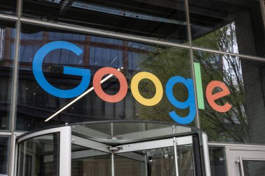 Chicago - 23 Nisan 2025: Google Chicago Fulton Market Binası. Google arama motoru, tarayıcı ve çevrimiçi reklamcılığıyla bilinen bir teknoloji şirketidir..