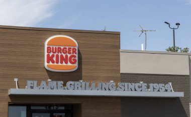 Indianapolis - 27 Nisan 2025: Burger King fast food restoranı. Burger King, Uluslararası Markalar Lokantası 'nın yan kuruluşu..