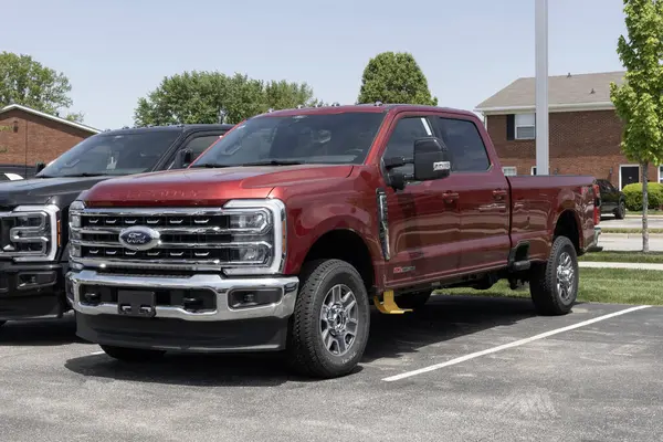 Kokomo - 11 Mayıs 2025: Ford F-350 SRW 4X4 Ekip Taksisi. Ford, 6.7L HO HO Power Stroke Turbo-Diesel motorlu F350 'yi sunuyor. MY:2025