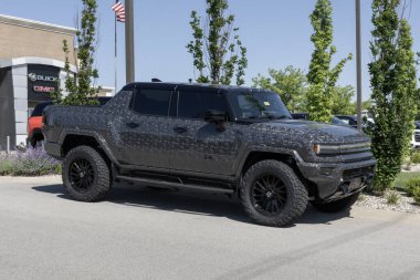 Carmel - 18 Mayıs 2025: GMC Hummer EV 3X pikap görüntüsü. GMC, Hummer EV kamyoneti için 367 mil uzunluğunda bir atış alanı sunuyor. MY:2025