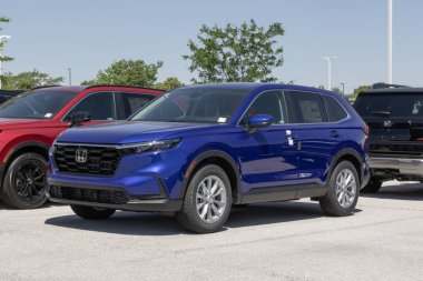 Avon - 18 Mayıs 2025: Honda CR-V AWD EX bir bayilikte sergilenmektedir. Honda CRV 'ye 1.5L Turboşarjlı 4 silindirli motor sunuyor. MY:2025