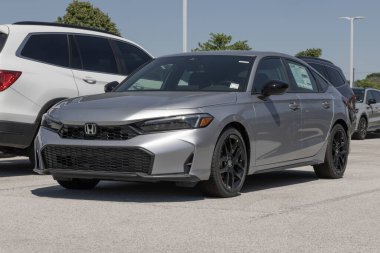 Avon - 18 Mayıs 2025: Honda Civic Hatchback Sport sedan sergisi. Honda, Civic 'e 2.0L Doğrudan Enjekte edilmiş 4 silindirli motor sunuyor. MY:2025
