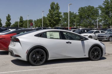 Avon - 18 Mayıs 2025: Toyota Prius İtüzümü AWD görüntüsü. Toyota Prius 'a 2.0L 4 silindirli Hibrit Sinerji sürüş sistemi sunar. MY:2025