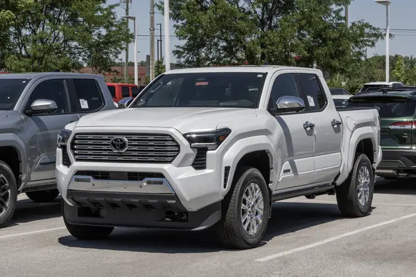 Avon - 18 Mayıs 2025: Toyota Tacoma Limited 4X4 Doublecab ekran. Toyota, I-ForCE 2.4L Turbo 4 silindirli motorla Tacoma 'yı sunar. MY:2025