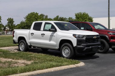 Lafayette - 24 Mayıs 2025 Chevrolet Colorado 2WD WT Ekip Taksisi. Chevy, Colorado 'ya 2.7L Turbo Maksimum motor sunuyor. MY:2024