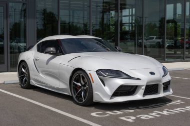 Lafayette - 24 Mayıs 2025: Kullanılmış Toyota GR Supra 3.0 ekran. Fiyatlandırma endişeleriyle, Toyota talebi karşılamak için kontörlü araba alıp satıyor. MY:2021