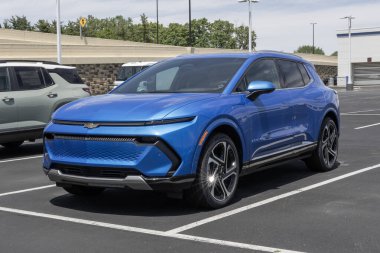 Indianapolis - 26 Mayıs 2025 Chevrolet Equinox EV LT Electric SUV ekran. Chevy, Equinox EV 'ye 319 mil uzunluğunda bir sürüş alanı sunuyor. MY:2025