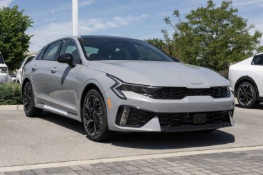 Indianapolis - 26 Mayıs 2025 Kia K5 GT-Line AWD sedan sergisi. Kia K5 'e 2.5L Doğrudan Enjeksiyon 4 silindirli motor sunar. MY:2025