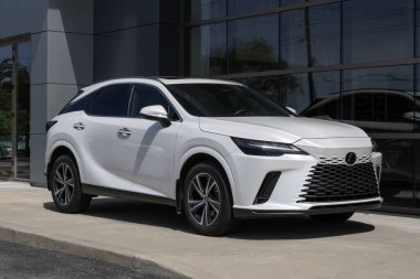 Indianapolis - 26 Mayıs 2025 Lexus RX 350 sergisi. Fiyatlandırma endişesiyle Lexus, talebi karşılamak için kontörlü araba alıp satıyor. MY:2024
