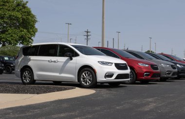 NoBlesville - 1 Haziran 2025: Chrysler Pacifica minivan bir galeride. Chrysler Pacifica 'yı 