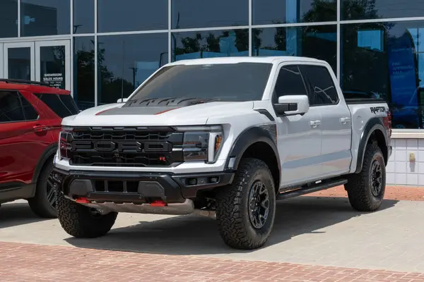 Balıkçılar - 1 Haziran 2025: Ford F-150 Raptor 4X4 SuperCrew pikap görüntüsü. Ford 5.2L süper şarjlı V8 motorlu F150 Raptor sunar. MY:2025