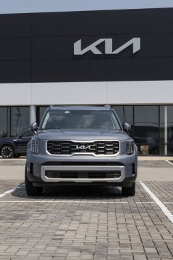 Indianapolis - 10 Haziran 2025 Kia Telluride FWD sergisi. Kia, Telluride 'a 3.8L Doğrudan Enjekte edilmiş V6 motoru sunuyor. MY:2025