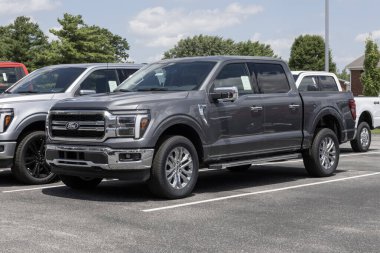 Kokomo - 22 Haziran 2025: Ford F-150 Supercrew 4X4 pikap sergisi. Ford 3.5L EcoBoost V6 motorlu F150 'yi sunar. MY:2025