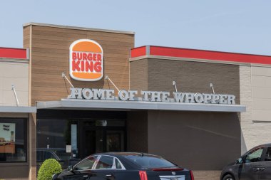 Muncie - 22 Temmuz 2025: Burger King fast food restoranı. Burger King, Uluslararası Markalar Lokantası 'nın yan kuruluşu..