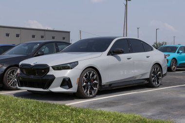 Indianapolis - 1 Ağustos 2025: BMW i5 M60 EV ekran. Fiyatlandırma endişeleriyle, BMW talebi karşılamak için kontörlü araba alıp satıyor. MY:2024