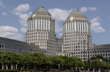 Cincinnati - 30 Temmuz 2025: Procter & Gamble genel merkezi ve kuleleri. Procter ve Gamble, Tide, Pampers ve Charmin gibi popüler tüketici markaları üretiyor.