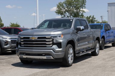 Plainfield - 3 Ağustos 2025 Chevrolet Silverado 1500 Crew High Country Müzesi. Chevy, 6.2L EcoTec3 V8 motorlu Silverado 1500 vermektedir. MY:2025