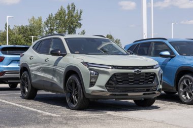 Plainfield - 3 Ağustos 2025 Chevrolet Trax ACTIV bir galeride sergileniyor. Chevy, Trax 'e 1.2L EcoTec Turboşarjlı motor sunuyor. MY:2025