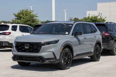 Avon - 3 Ağustos 2025: Honda CR-V Hybrid AWD Sport L kompakt SUV sergisi. Honda, CRV 'ye 2.0L hibrid motor teklif ediyor. MY:2026