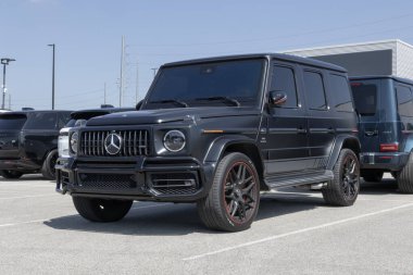 Indianapolis - 8 Ağustos 2025: kullanılmış Mercedes-Benz G63 AMG ekran. Fiyatlandırma endişesiyle Mercedes, talebi karşılamak için kontörlü araba satıyor. MY:2019