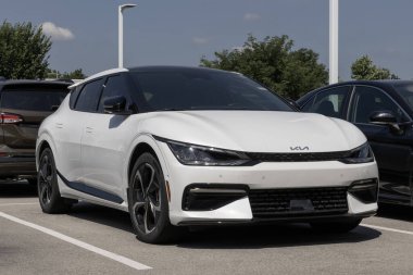 Indianapolis - 8 Ağustos 2025 Kia EV6 sergisi. Fiyatlandırma endişeleriyle, Kia talebi karşılamak için kontörlü EV araba alıp satıyor. Benim: 2023