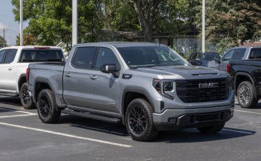 Kokomo - 10 Ağustos 2025: GMC Sierra 1500 Yükseklik Pikapı. GMC, 3.0L Duramax Turbo-Diesel motorlu Sierra 1500 'ü sunuyor. MY:2025