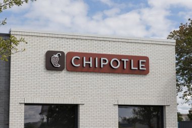 Avon - 24 Ağustos 2025: Chipotle Meksika Lokantası. Chipotle, burrito ve taco kasesi restoranları zinciri..