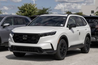 Avon - 24 Ağustos 2025: Honda CR-V Hybrid AWD TrailSport kompakt SUV sergisi. Honda, CRV 'ye 2.0L hibrid motor teklif ediyor. MY:2026