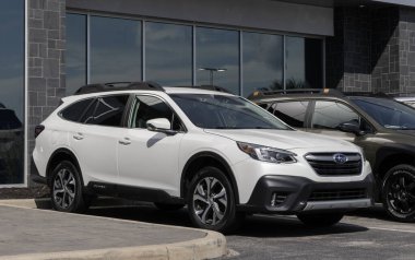 Lafayette - 26 Ağustos 2025: Subaru Outback 'te bir galeride kullanılmış. Fiyat endişeleriyle Subaru, talebi karşılamak için kontörlü araba alıp satıyor. MY:2021