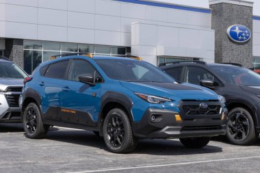 Lafayette - 26 Ağustos 2025: Subaru Crosstrek Wilderness AWD Compact SUV sergisi. Subaru Crosstrek 'e 2.5L DOHC Boxer motoru sunuyor. MY:2025