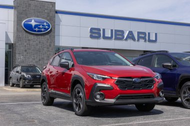 Lafayette - 26 Ağustos 2025: Subaru Crosstrek Limited AWD Compact SUV. Subaru Crosstrek 'e 2.5L DOHC Boxer motoru sunuyor. MY:2025