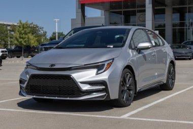 Lafayette - 27 Ağustos 2025: Toyota Corolla SE bir galeride sergileniyor. Toyota, Corolla 'ya 2.0L VVVT-i 4 silindirli motor sunar. MY:2025