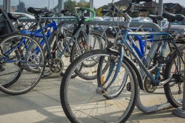 Scarborough, Ontario, Kanada, Eylül 2017 - Kiralık bir park yerinde bisiklet