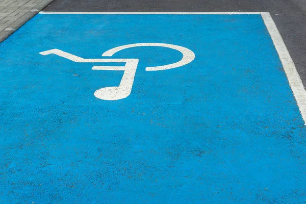 Señal Estacionamiento Para Discapacitados Reservada Para Conductores Con Discapacidades Físicas —  Fotos de Stock