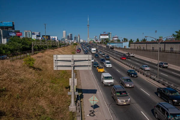 Toronto Canada Aug 2007 Busy Traffic Gardiner Express Tower Background — Stock Photo, Image