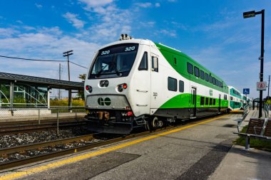 Toronto, Kanada, 18SEP2017 - Scarborough istasyonuna bir GO treni geliyor 