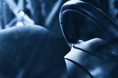 Bir arabanın direksiyonu, iç görünüş