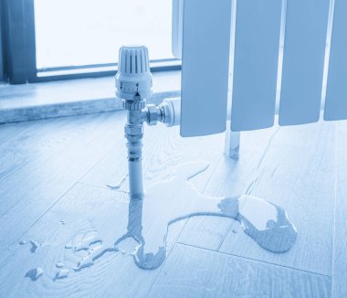 Isıtma radyatöründen su sızıyor.