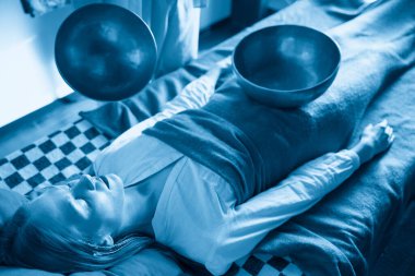 Tibet singing bowl ses terapisi