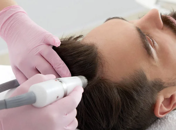 Doctor Female Dermatologist Trichologist Makes Procedure Stimulate Hair Growth Patient — Stock Photo, Image