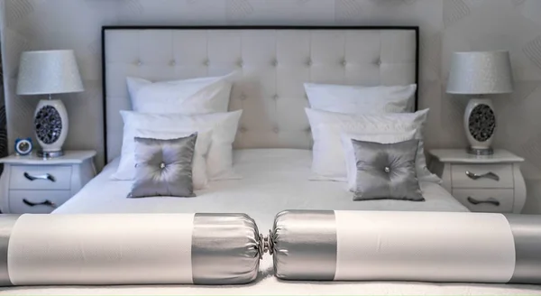 Łóżko King Size Pokoju Hotelowym Luxuary — Zdjęcie stockowe